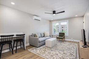 The Nomad 64-person Hillsboro Village Retreat Studio 1BR Spaces