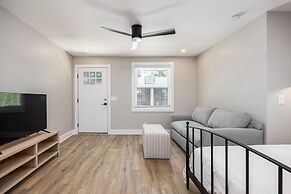 The Nomad 64-person Hillsboro Village Retreat Studio 1BR Spaces