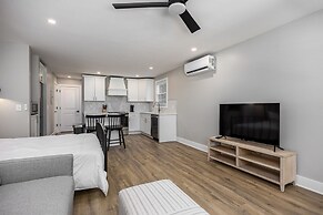 The Nomad 64-person Hillsboro Village Retreat Studio 1BR Spaces