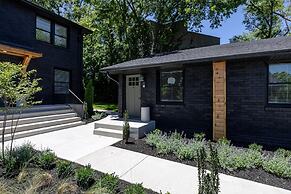 The Nomad 64-person Hillsboro Village Retreat Studio 1BR Spaces