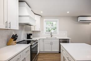 The Nomad 64-person Hillsboro Village Retreat Studio 1BR Spaces