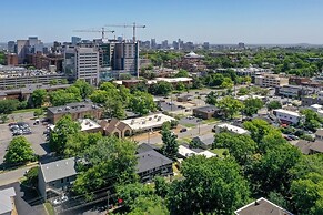 The Nomad 64-person Hillsboro Village Retreat Studio 1BR Spaces