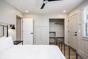 The Nomad 64-person Hillsboro Village Retreat Studio 1BR Spaces