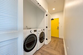 The Carter 505 by Avantstay 4BR Balcony