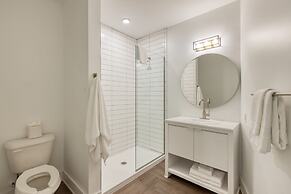 The Carter 505 by Avantstay 4BR Balcony