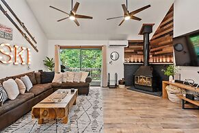 The Bear s Den by Avantstay Prime Location Renovated w Movie Game Room