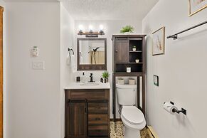 The Bear s Den by Avantstay Prime Location Renovated w Movie Game Room