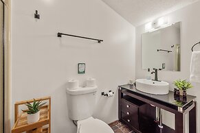 The Bear s Den by Avantstay Prime Location Renovated w Movie Game Room