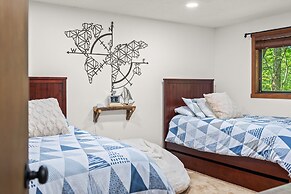 The Bear s Den by Avantstay Prime Location Renovated w Movie Game Room