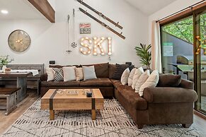 The Bear s Den by Avantstay Prime Location Renovated w Movie Game Room