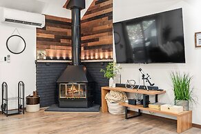 The Bear s Den by Avantstay Prime Location Renovated w Movie Game Room