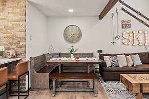 The Bear s Den by Avantstay Prime Location Renovated w Movie Game Room