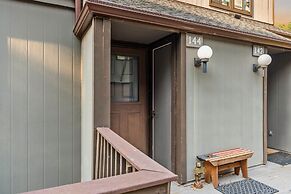 The Bear s Den by Avantstay Prime Location Renovated w Movie Game Room