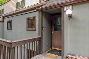 The Bear s Den by Avantstay Prime Location Renovated w Movie Game Room