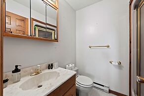 Marina Village by Avantstay Walk to Lake Marina Balcony Patio