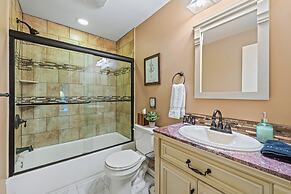 The Four Seasonal by Avantstay Hot Tub Spacious Deck Fire Pit