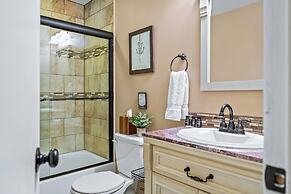 The Four Seasonal by Avantstay Hot Tub Spacious Deck Fire Pit