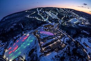 The Four Seasonal by Avantstay Hot Tub Spacious Deck Fire Pit