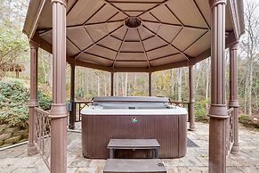 Artful Craftsman Hot Tub Firepit and Pond Gatlinburg National Parks