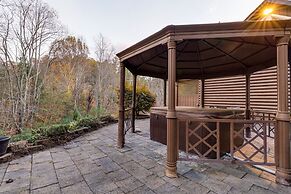 Artful Craftsman Hot Tub Firepit and Pond Gatlinburg National Parks