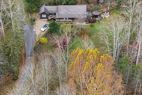 Artful Craftsman Hot Tub Firepit and Pond Gatlinburg National Parks
