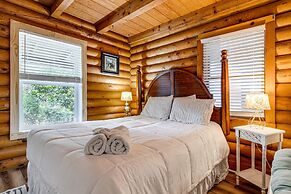 Artful Craftsman Hot Tub Firepit and Pond Gatlinburg National Parks