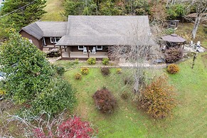 Artful Craftsman Hot Tub Firepit and Pond Gatlinburg National Parks