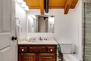 Artful Craftsman Hot Tub Firepit and Pond Gatlinburg National Parks