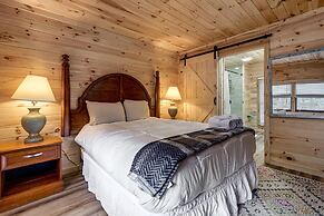 Artful Craftsman Hot Tub Firepit and Pond Gatlinburg National Parks