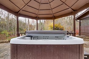 Artful Craftsman Hot Tub Firepit and Pond Gatlinburg National Parks