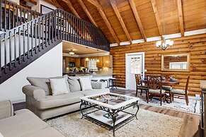 Artful Craftsman Hot Tub Firepit and Pond Gatlinburg National Parks