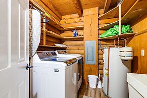 Artful Craftsman Hot Tub Firepit and Pond Gatlinburg National Parks