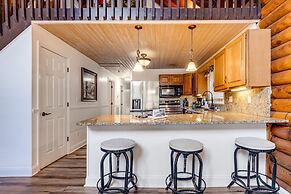 Artful Craftsman Hot Tub Firepit and Pond Gatlinburg National Parks