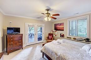 Family Lake House Retreat by Avantstay Sleeps 28