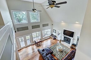 Family Lake House Retreat by Avantstay Sleeps 28