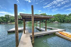 Family Lake House Retreat by Avantstay Sleeps 28