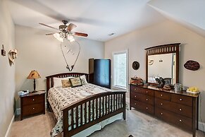 Family Lake House Retreat by Avantstay Sleeps 28