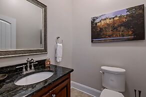 Family Lake House Retreat by Avantstay Sleeps 28