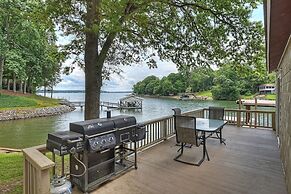 Family Lake House Retreat by Avantstay Sleeps 28