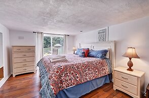 Family Lake House Retreat by Avantstay Sleeps 28