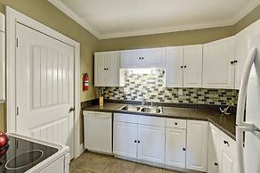 Family Lake House Retreat by Avantstay Sleeps 28