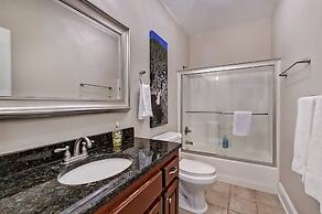 Family Lake House Retreat by Avantstay Sleeps 28