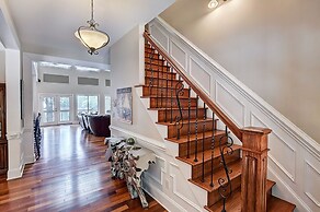 Family Lake House Retreat by Avantstay Sleeps 28