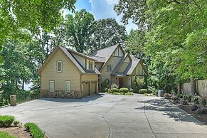 Family Lake House Retreat by Avantstay Sleeps 28