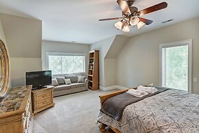 Family Lake House Retreat by Avantstay Sleeps 28