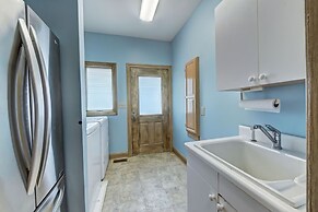 Landover Lodge by Avantstay Waterfront Dock