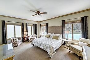 Landover Lodge by Avantstay Waterfront Dock