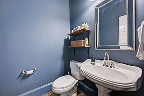 Landover Lodge by Avantstay Waterfront Dock