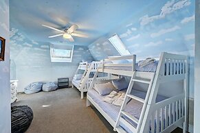 Landover Lodge by Avantstay Waterfront Dock