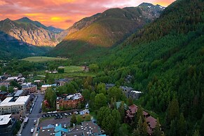 Manitou River House 113 by Avantstay A Location